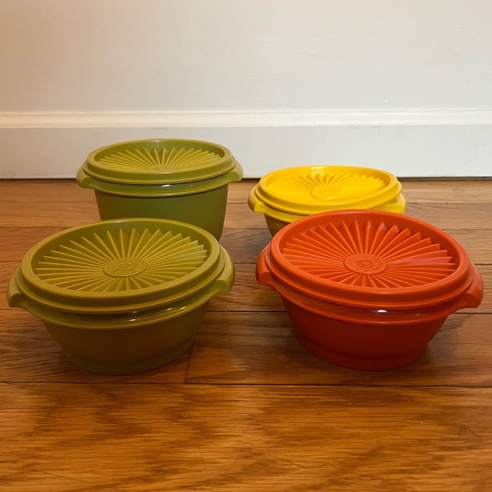 Vintage Tupperware Servalier Storage Bowls w Starburst Lids Set of 4 - Picture 2 of 7